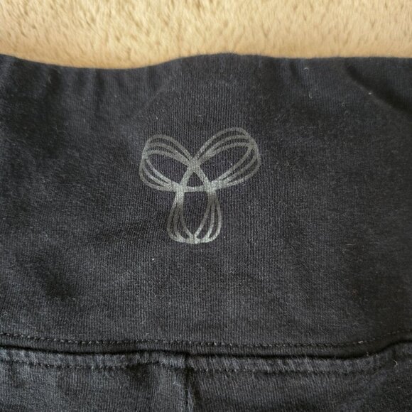 2/$20 Aritzia TNA Black Short Size XXS - Picture 4 of 6